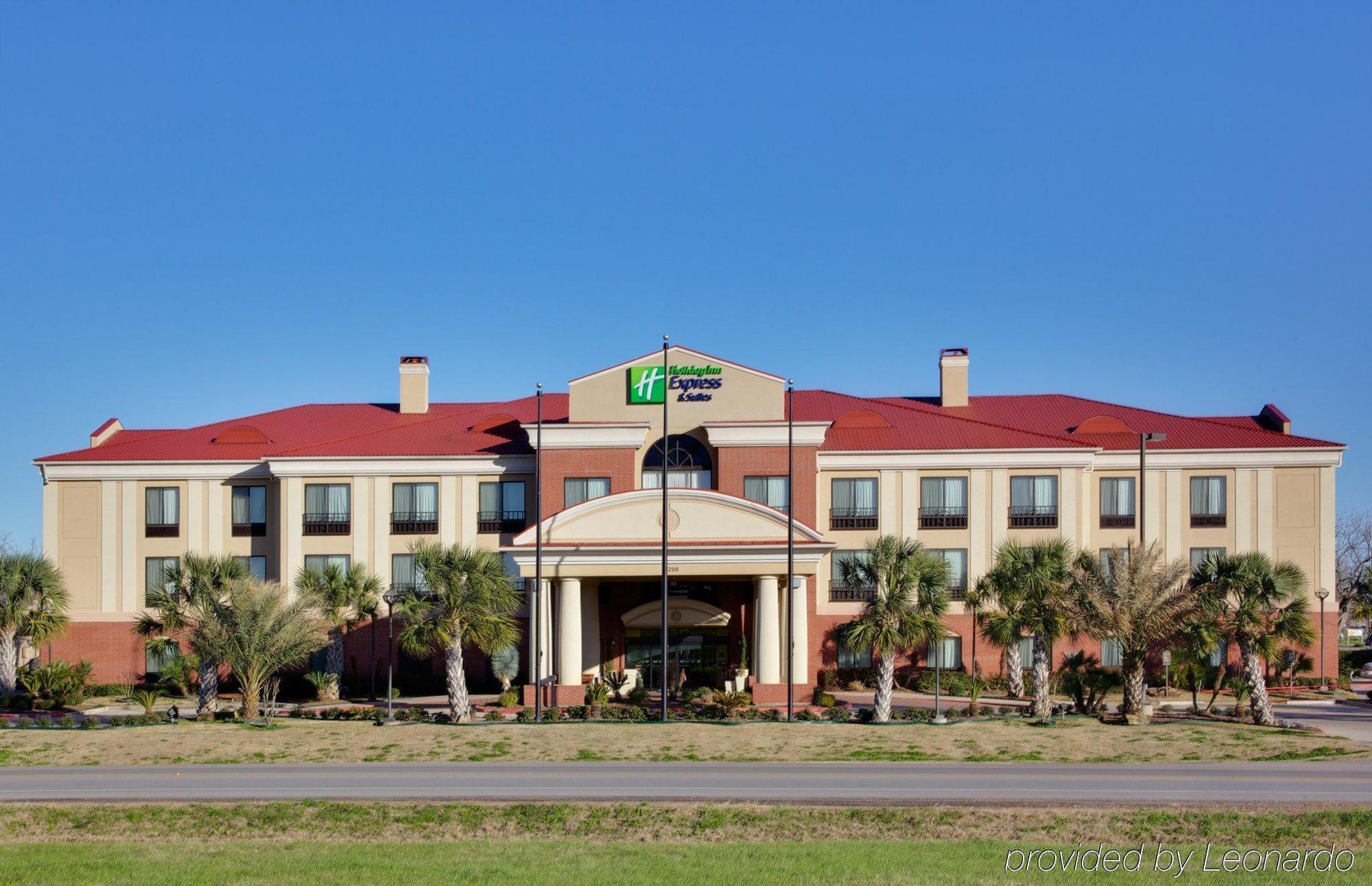 Holiday Inn Express & Suites Wharton, An Ihg Hotel Exterior photo