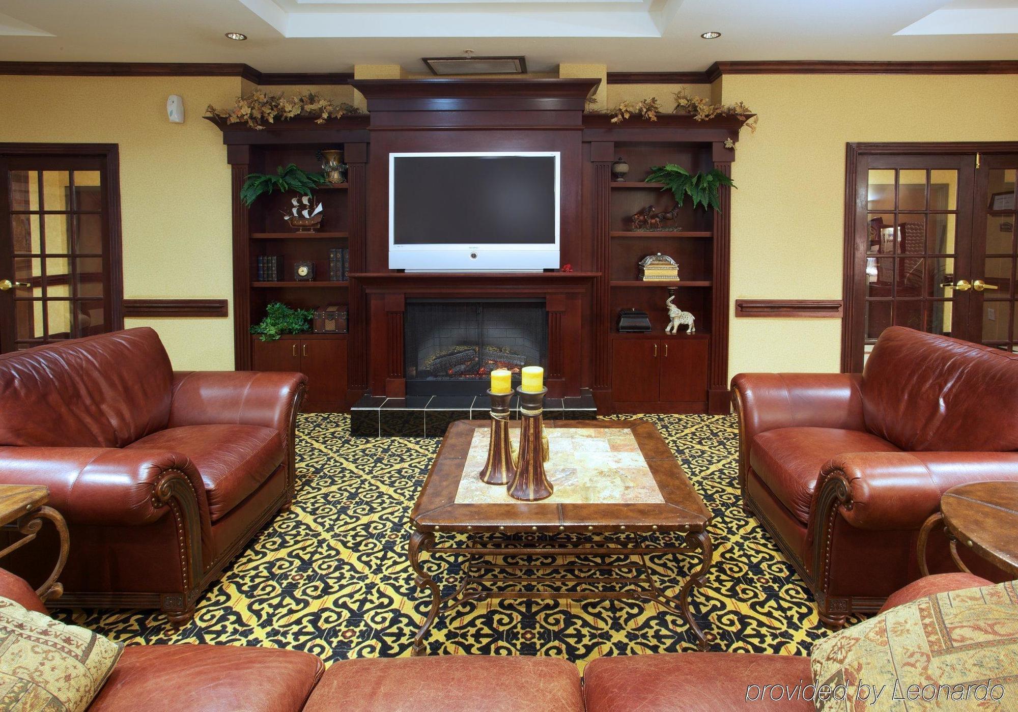 Holiday Inn Express & Suites Wharton, An Ihg Hotel Interior photo